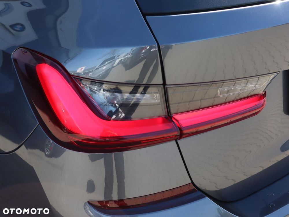 BMW Seria 3 330e M Sport sport - 24