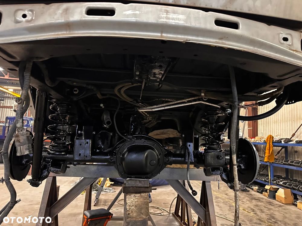 Jeep Commander 3.0 CRD Overland - 23