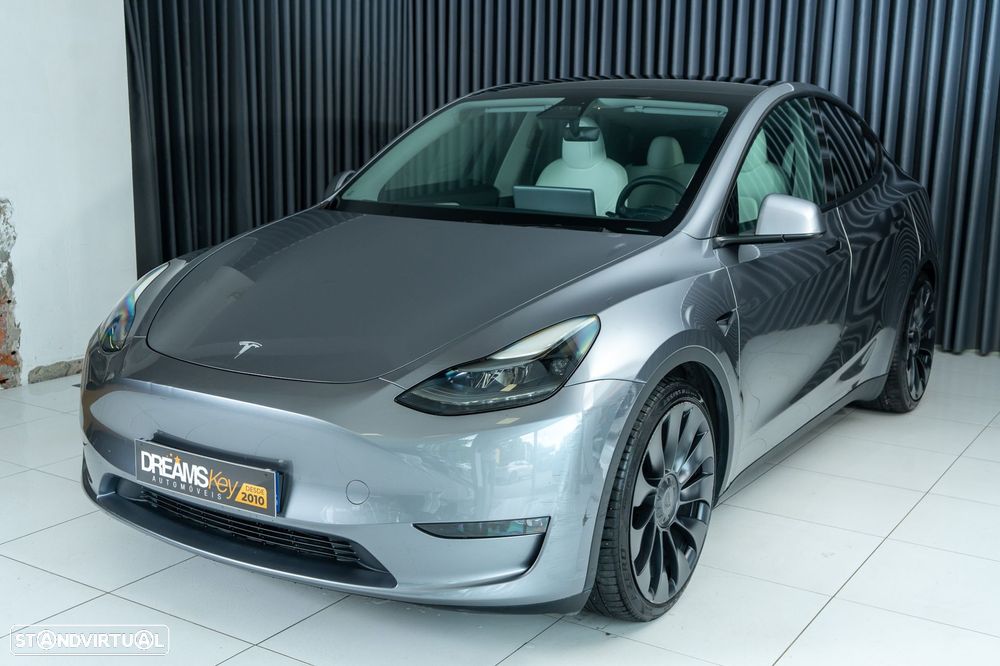 Tesla Model Y Performance Dual Motor AWD - 38