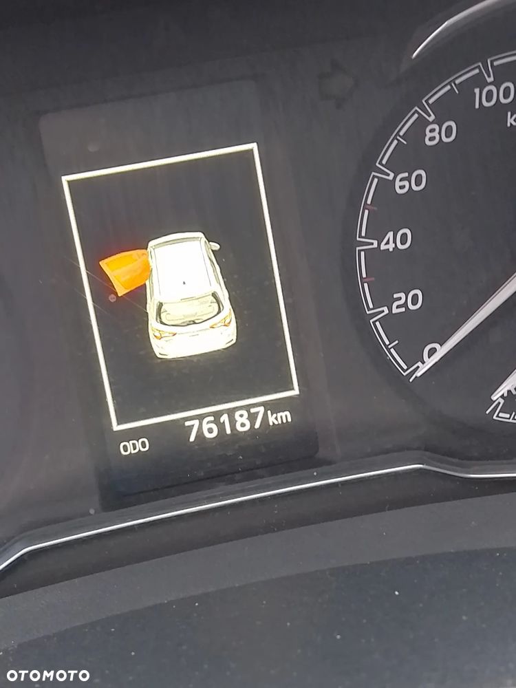 Toyota Yaris Hybrid 100 Dynamic - 9