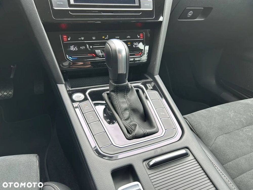 Volkswagen Passat Variant 2.0 TDI Elegance DSG - 26