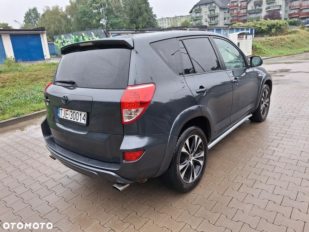 Toyota RAV4 - 6