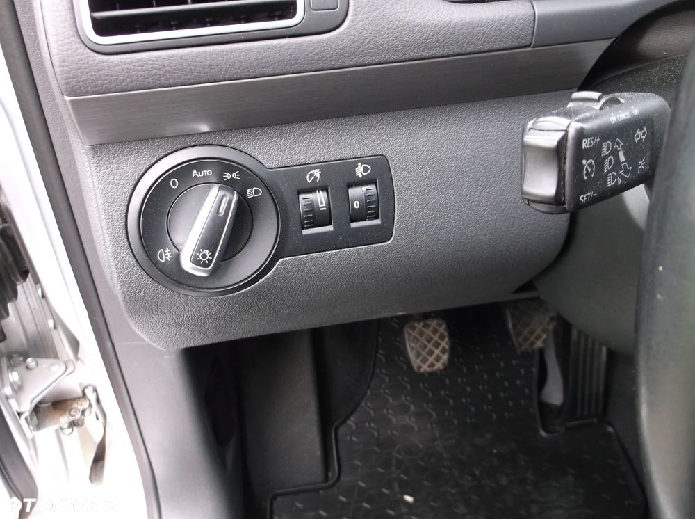 Volkswagen Touran 1.4 TSI Conceptline - 17