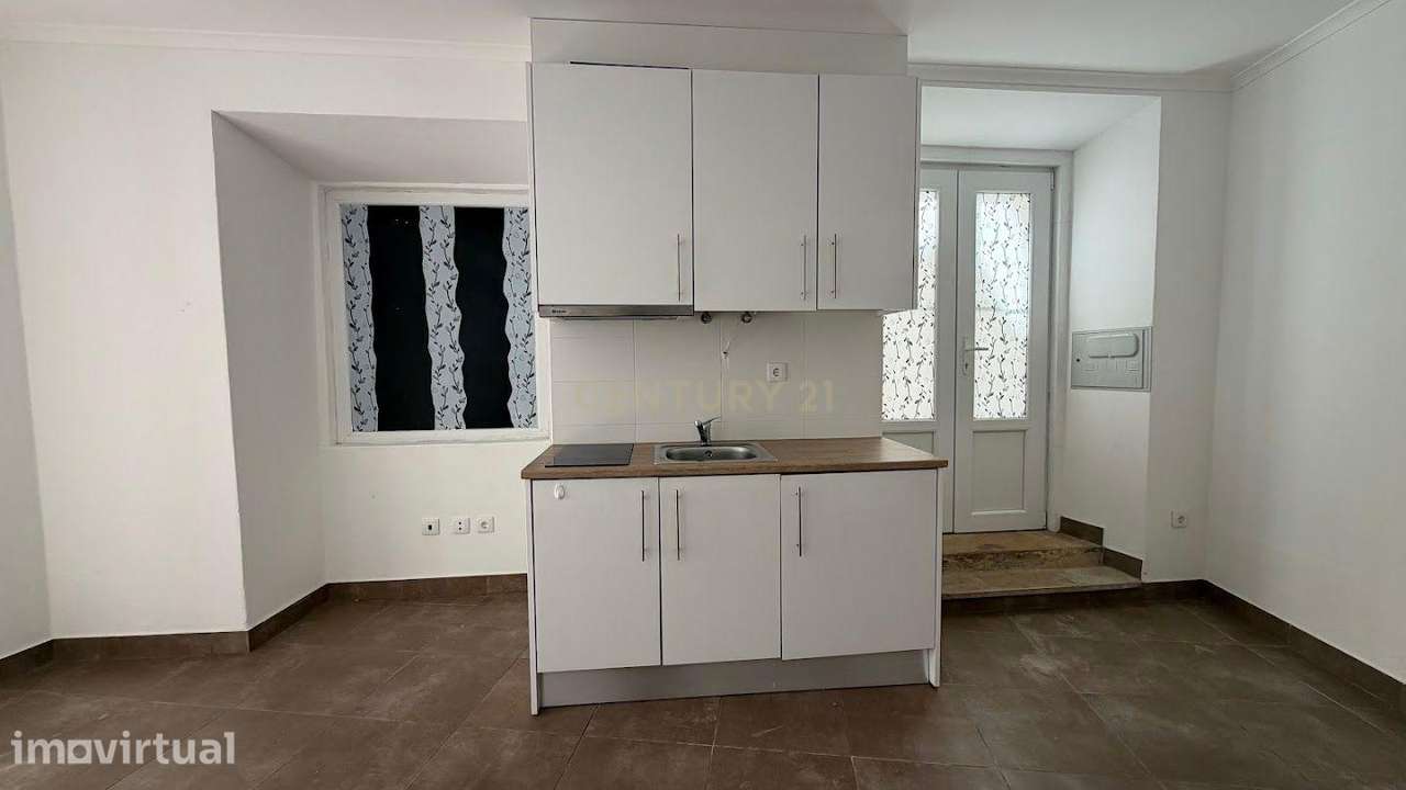T0 RENOVADO | CENTRO HISTÓRICO DE ABRANTES | PRONTO A HABITAR - Grande imagem: 3/7