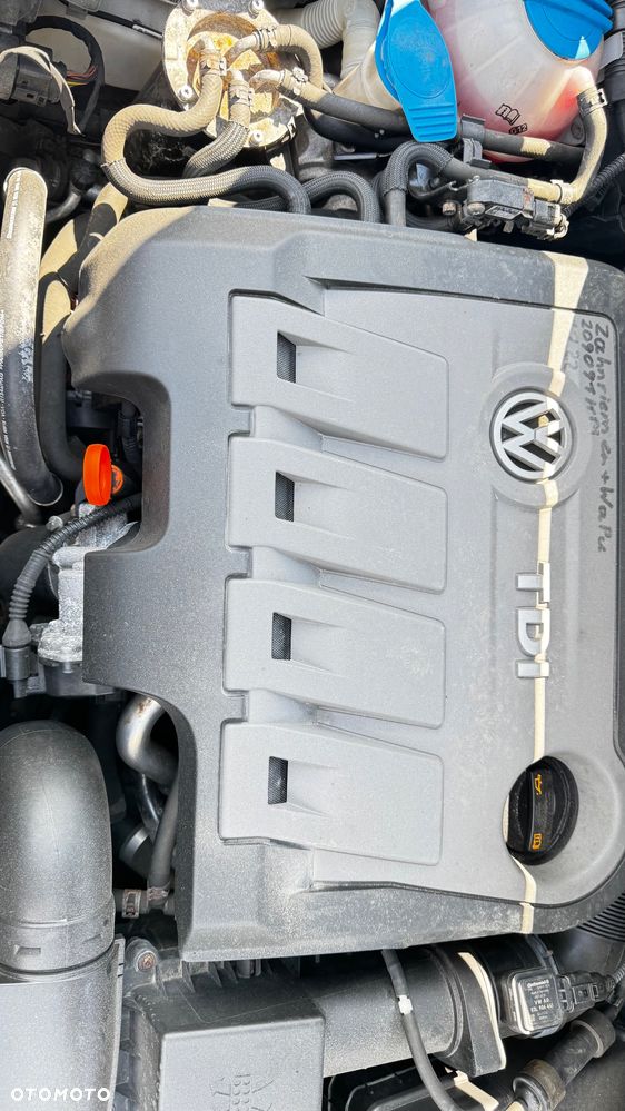 Volkswagen Touran 1.6 TDI DPF BlueMotion Technology MATCH - 17