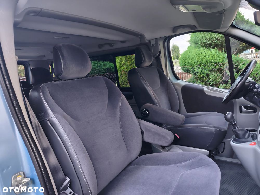 Renault Trafic Grand Passenger Black Edition - 22