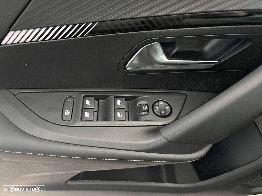 Peugeot 2008 1.2 Hybrid Allure e-DCS6 - 19