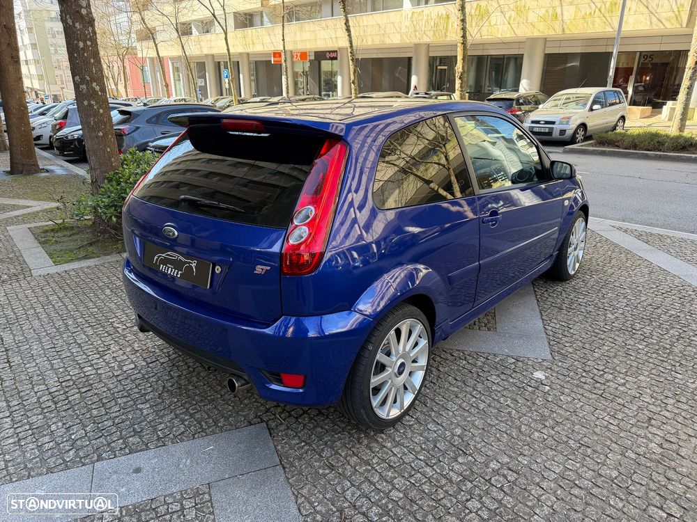 Ford Fiesta 2.0 ST - 11