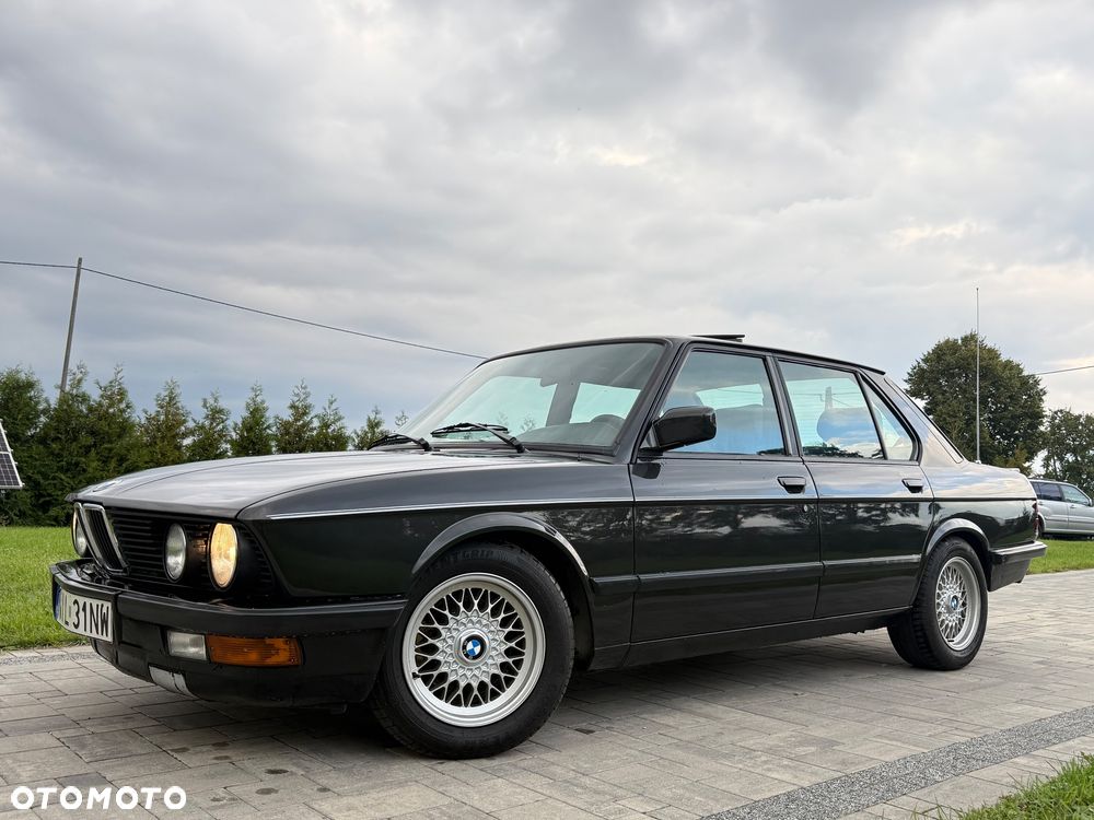 BMW Seria 5 525 i - 9