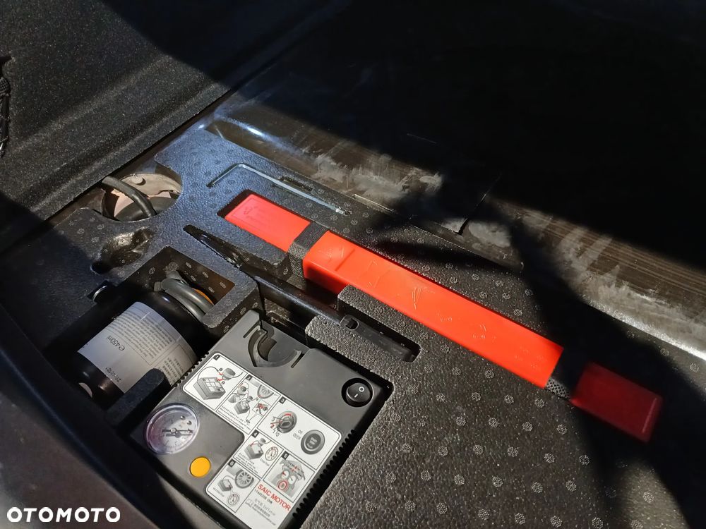 MG Cyberster 77kWh AWD Czarny Dach - 28