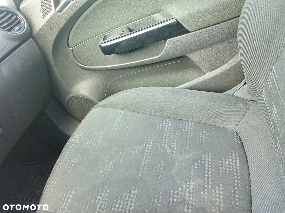 Opel Corsa 1.2 16V Essentia - 12