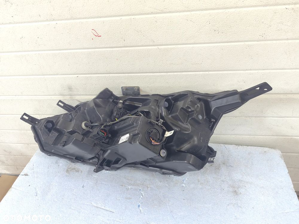 Lampa przednia prawaNissan Qashqai j12 - 7