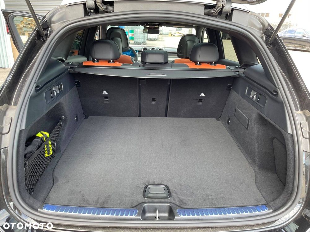Mercedes-Benz GLC - 32