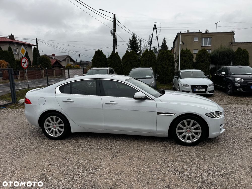 Jaguar XE 2.0 T Prestige - 8