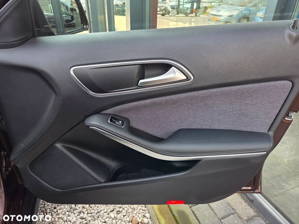 Mercedes-Benz GLA 200 7G-DCT Style - 19