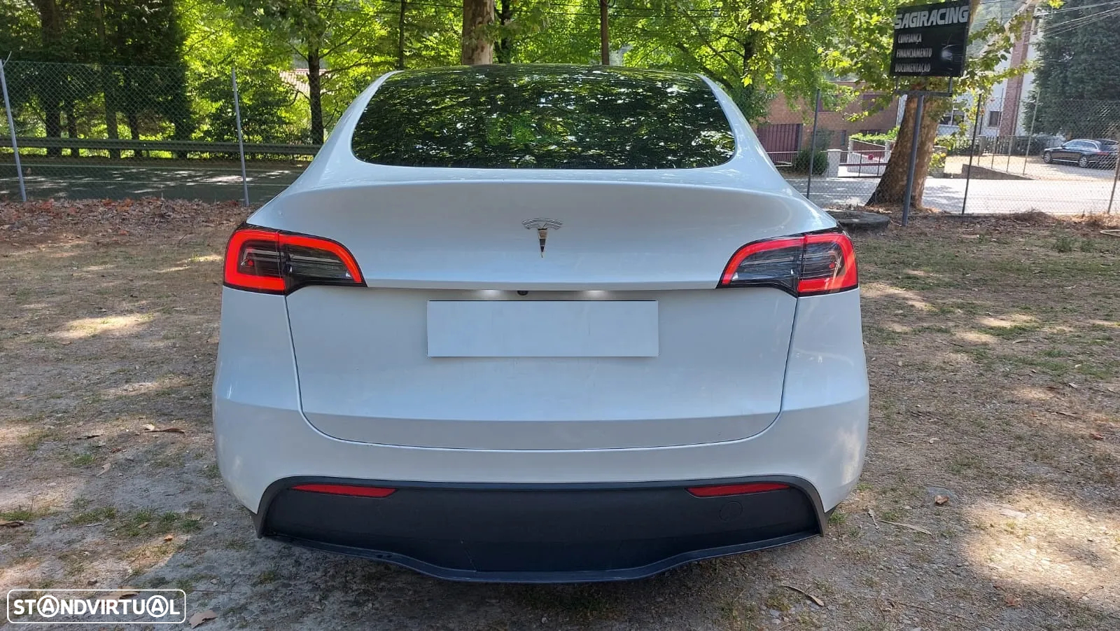 Tesla Model Y - 8