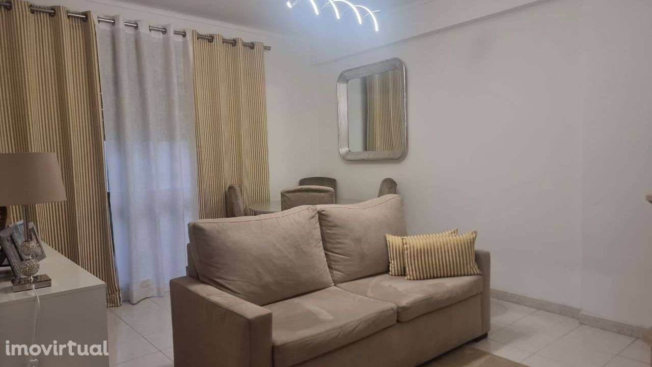 T2 Bairro São Carlos Mem Martins - Grande imagem: 4/17
