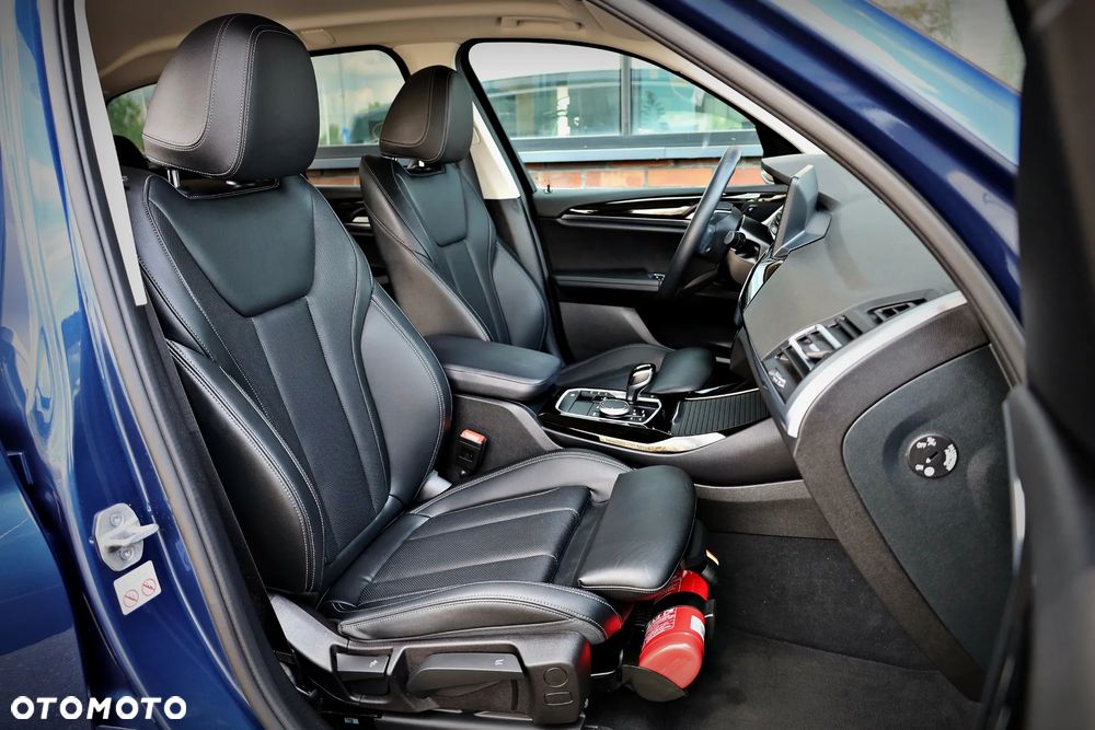 BMW X3 sDrive18d mHEV - 24