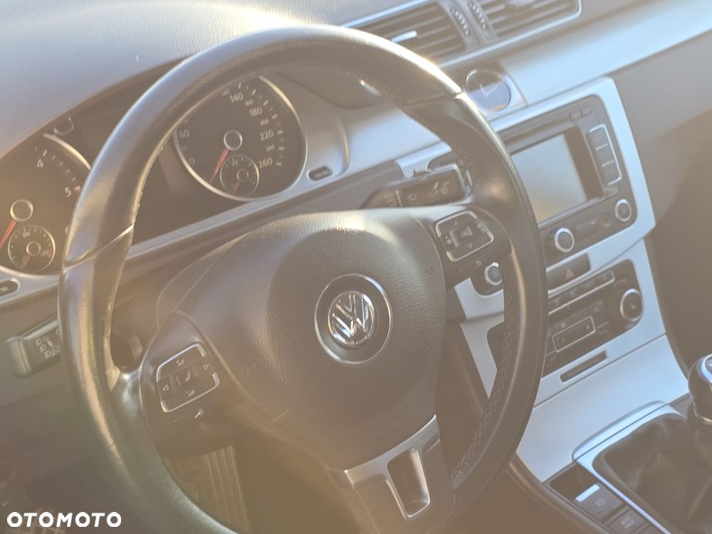 Volkswagen Passat 1.6 TDI BlueMotion Technology Highline - 11