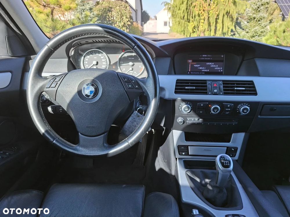 BMW Seria 5 525d - 29