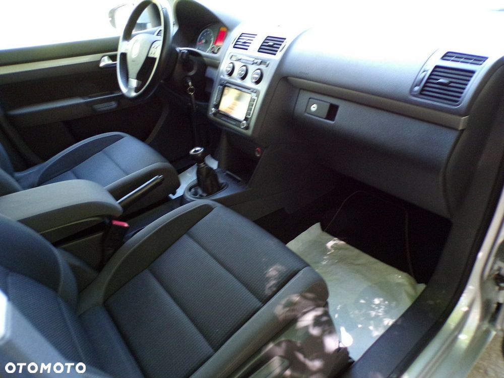 Volkswagen Touran - 26
