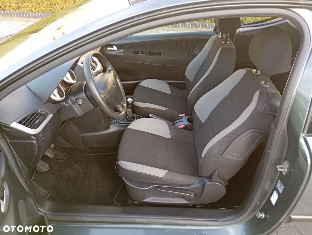 Peugeot 207 1.4 16V Trendy - 12