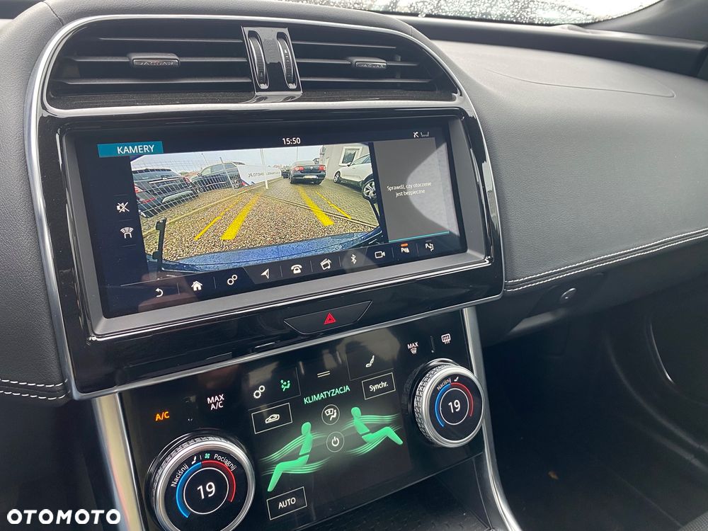 Jaguar XE P300 AWD R-Dynamic HSE - 6