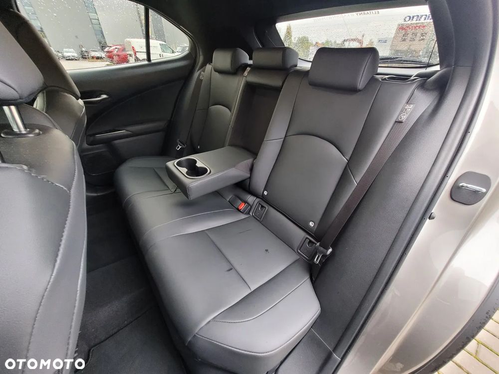 Lexus UX 300h F Sport Design - 14