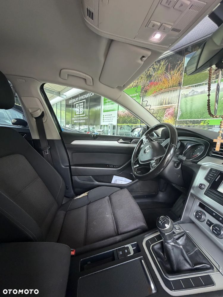 Volkswagen Passat 1.6 TDI BMT Comfortline - 8