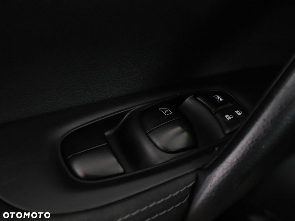 Nissan Qashqai 1.6 DIG-T N-Connecta - 34