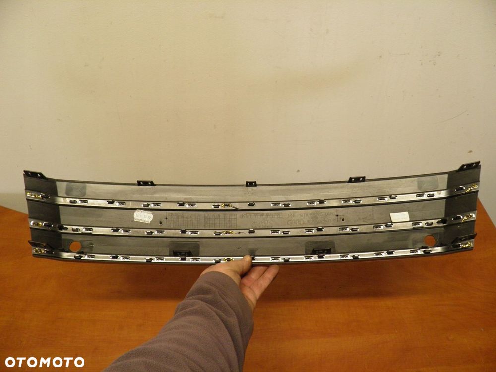 PODKŁADKA POD TABLICĘ AUDI A7 4G8 4G8807287 B NOWA ORYGINAŁ - 2