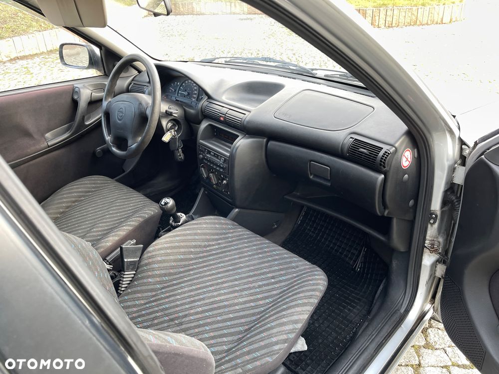 Opel Astra 1.4 GL - 14