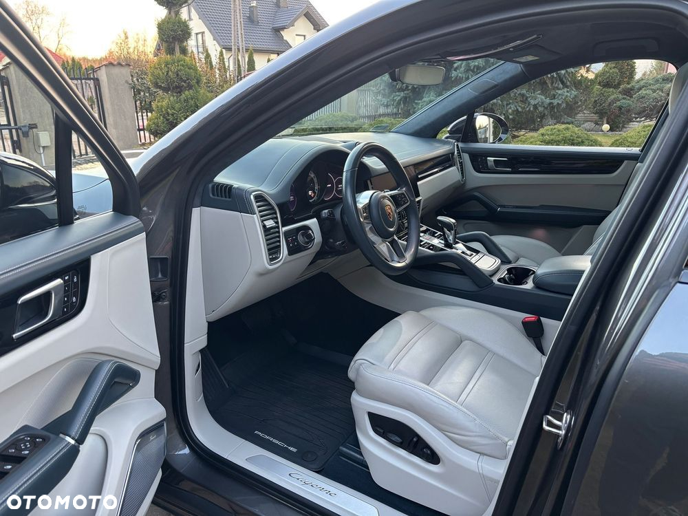 Porsche Cayenne Coupe E-Hybrid - 7