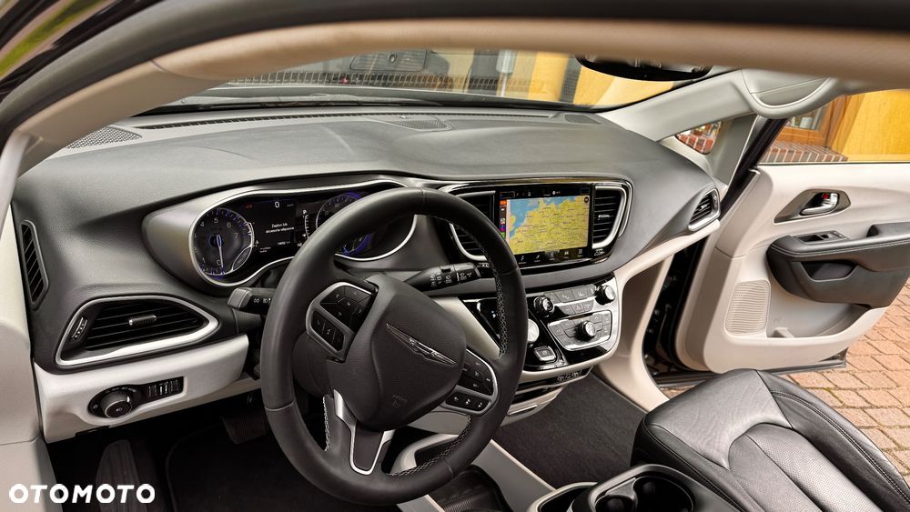 Chrysler Pacifica - 17