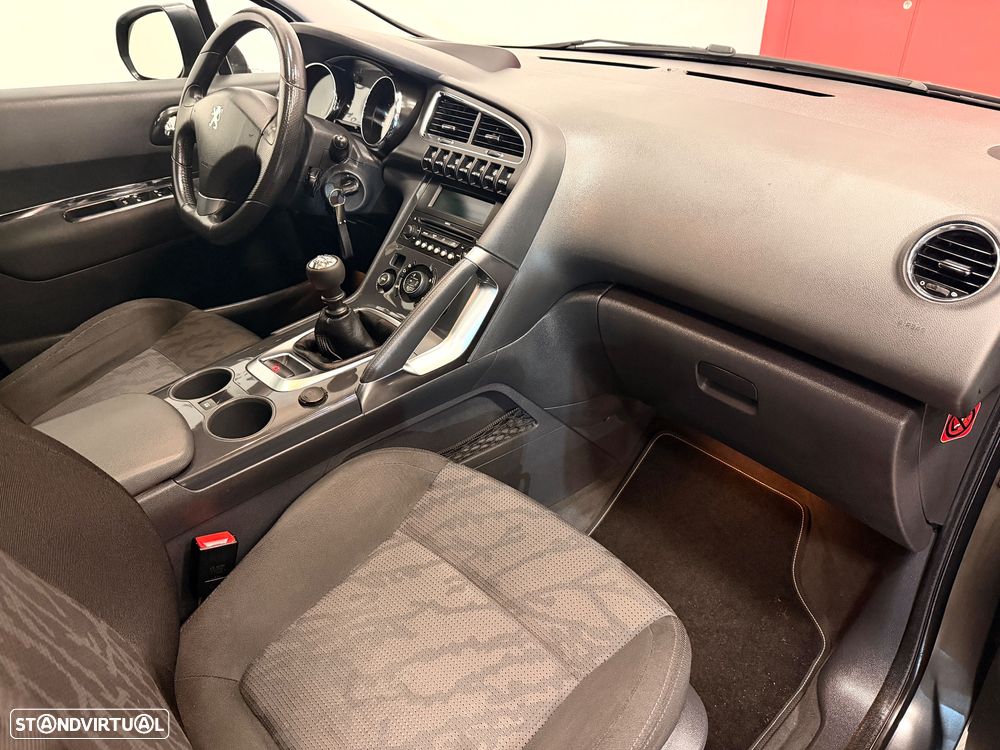 Peugeot 3008 1.6 HDi Executive - 12