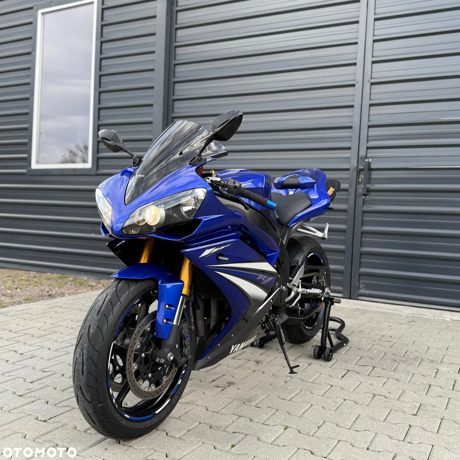 Yamaha R1 - 2