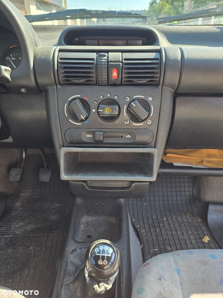 Opel Corsa - 21