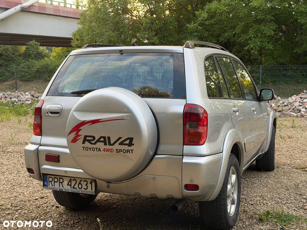 Toyota RAV4 D-4D 4x4 - 6