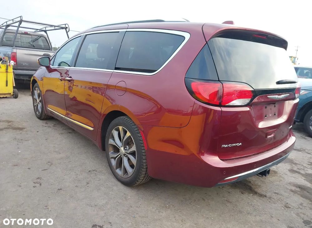 Chrysler Pacifica - 2