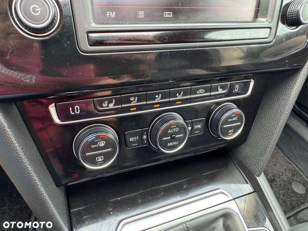 Volkswagen Passat Variant 2.0 TDI (BlueMotion Technology) Highline - 19