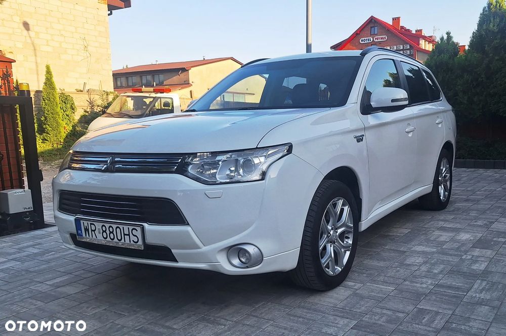 Mitsubishi Outlander 2.0 4WD Plug-In Hybrid - 1