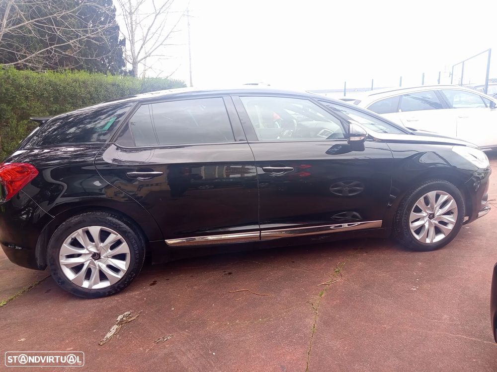 Citroën DS5 e-HDi 115 EGS6 SoChic - 4