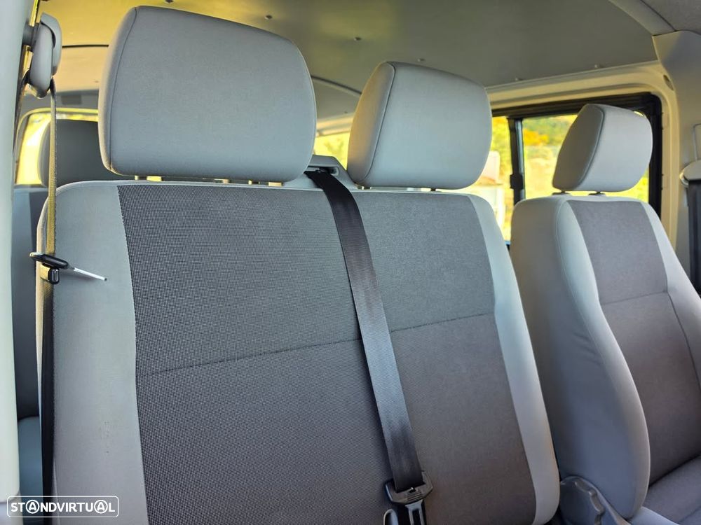 VW Transporter 2.0 TDi 114 Extra AC T.Crianças BlueMotion - 11