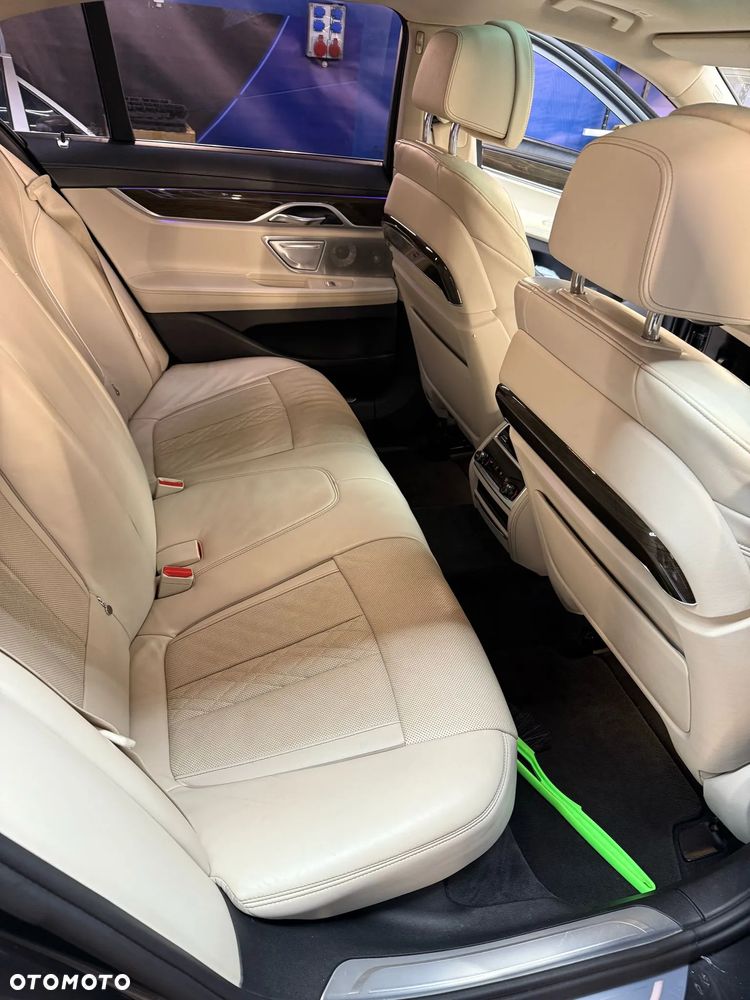 BMW Seria 7 ver-750i-xdrive-edition-exclusive - 15