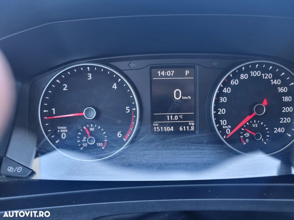 Volkswagen Caravelle - 9