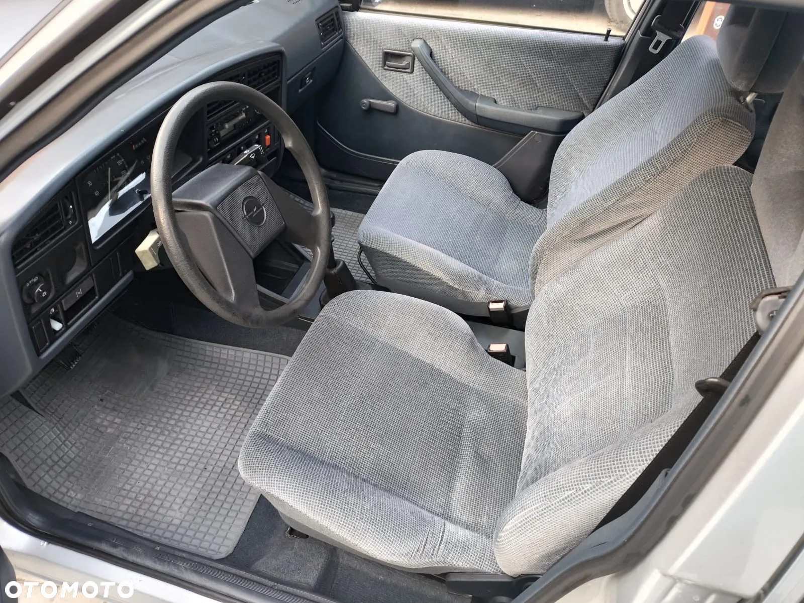 Opel Ascona C 1.6 L - 8