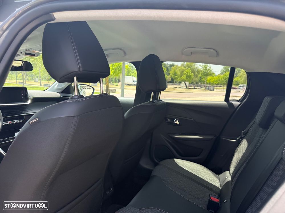 Peugeot e-208 Style - 38