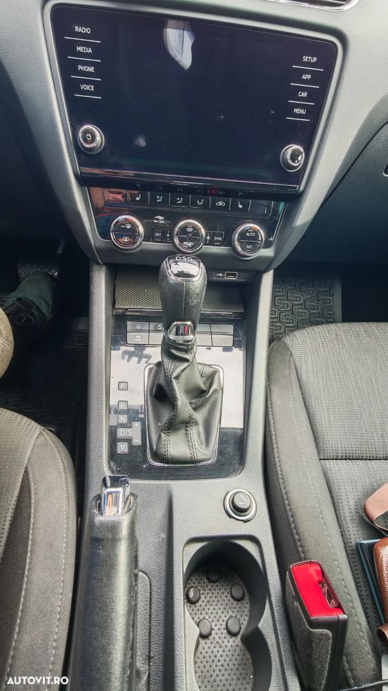 Skoda Octavia 2.0 TDI DSG Style - 3
