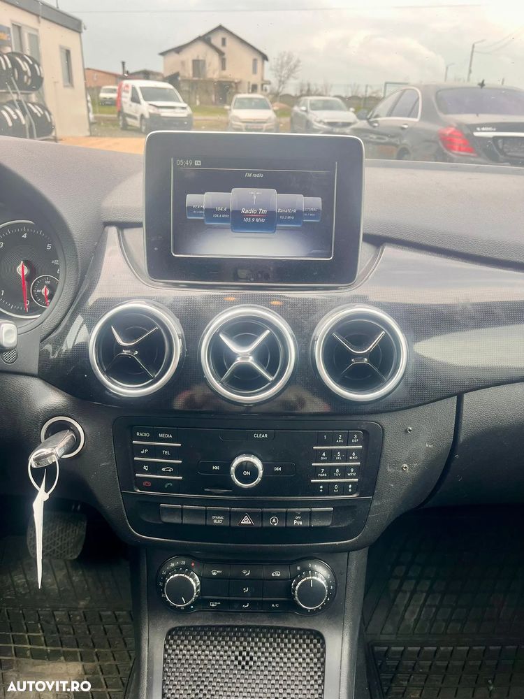 Mercedes-Benz B 220 - 4