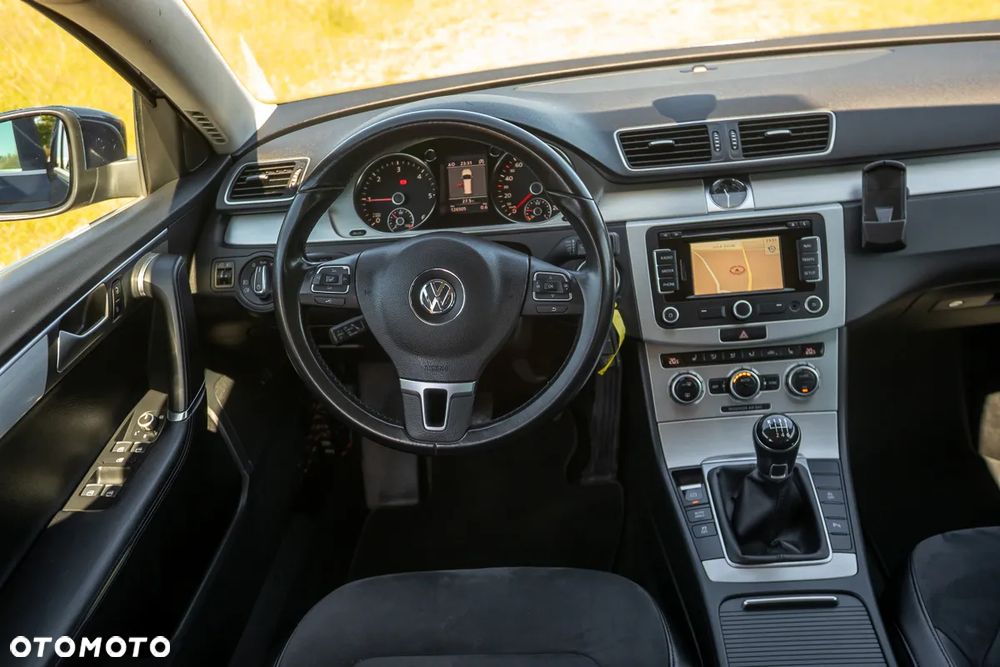 Volkswagen Passat 2.0 TDI BlueMotion Technology Comfortline - 35